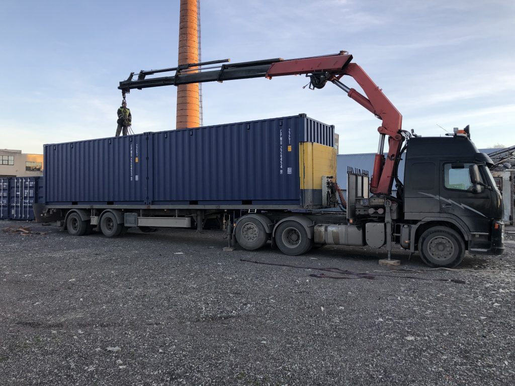 ПОЛУПРИЦЕП С КРАНОМ / ГРУЗОПЕРЕВОЗКИ / УСЛУГИ КРАНА / POOLHAAGIS KRAANAGA / TÕSTE-JA VEOTEENUSED