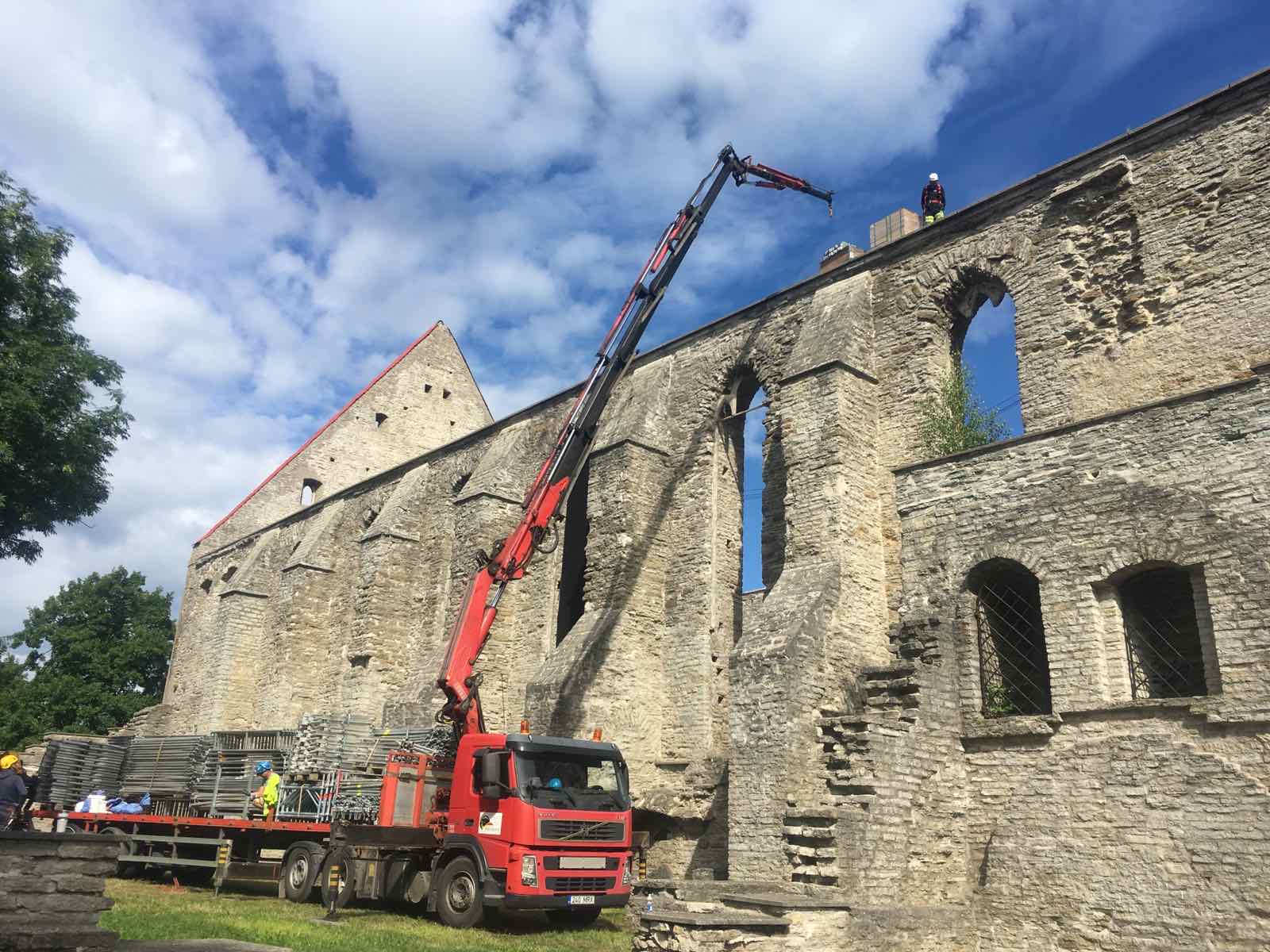 ПОЛУПРИЦЕП С КРАНОМ / ГРУЗОПЕРЕВОЗКИ / УСЛУГИ КРАНА / POOLHAAGIS KRAANAGA / TÕSTE-JA VEOTEENUSED