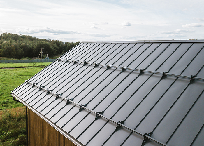 Klassikprofiil 480 mm matt PUR katus - puhas joon ja vihmaveesuunajad