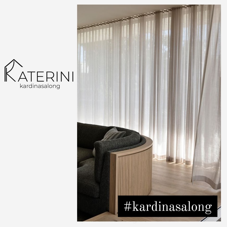 Katerini kardinasalongi logo ja heledad tüllkardinad kaasaegses elutoas Tallinnas